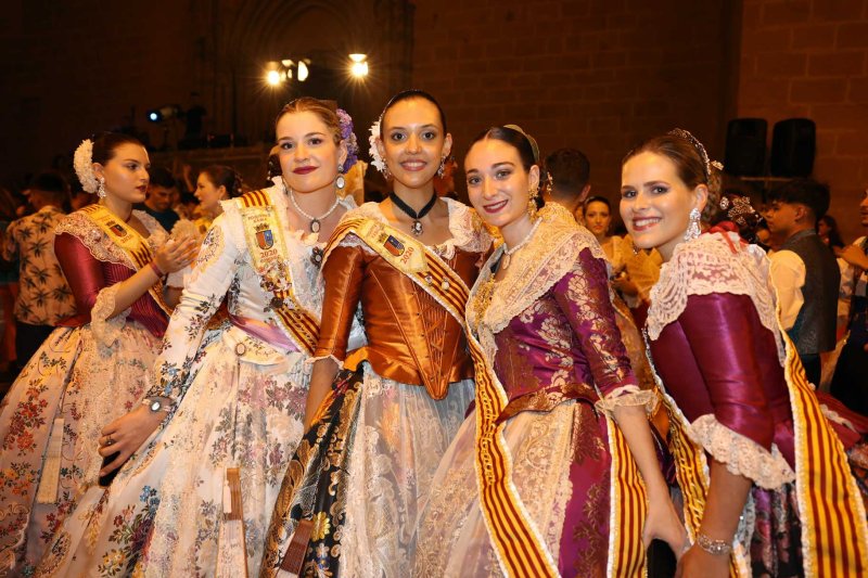 El pregó de Fogueres de Xàbia fa bullir la Plaça de l’Església El pregó de Fogueres de Xàbia fa bullir la Plaça de l’Església